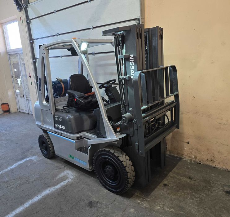 Навантажувач вилковий газовий Nissan 2,5 тонн триплекс 4,5 метра
