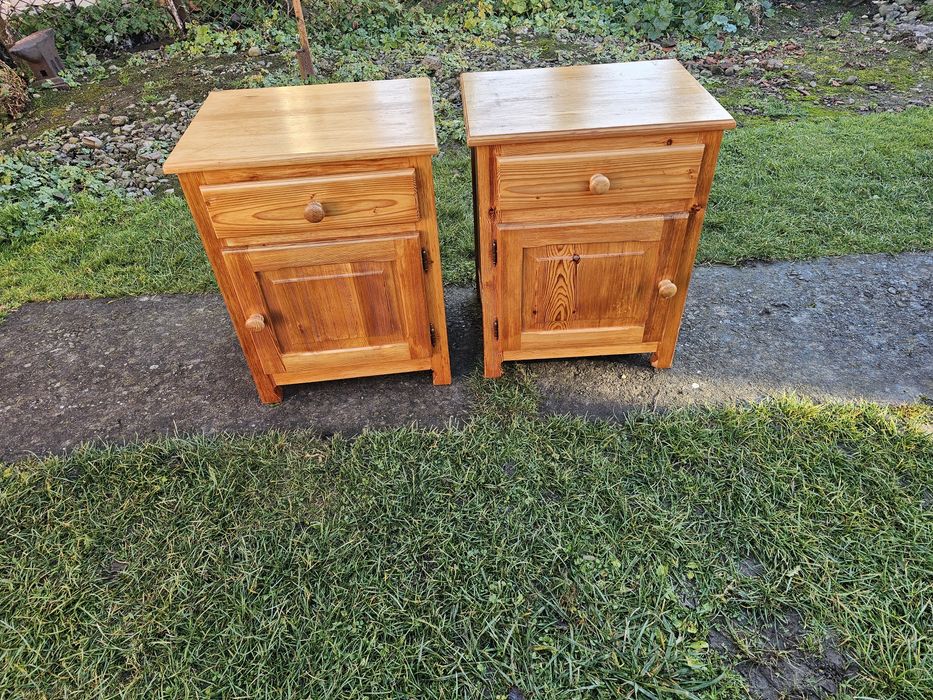 Тумбочка приліжкова деревяня