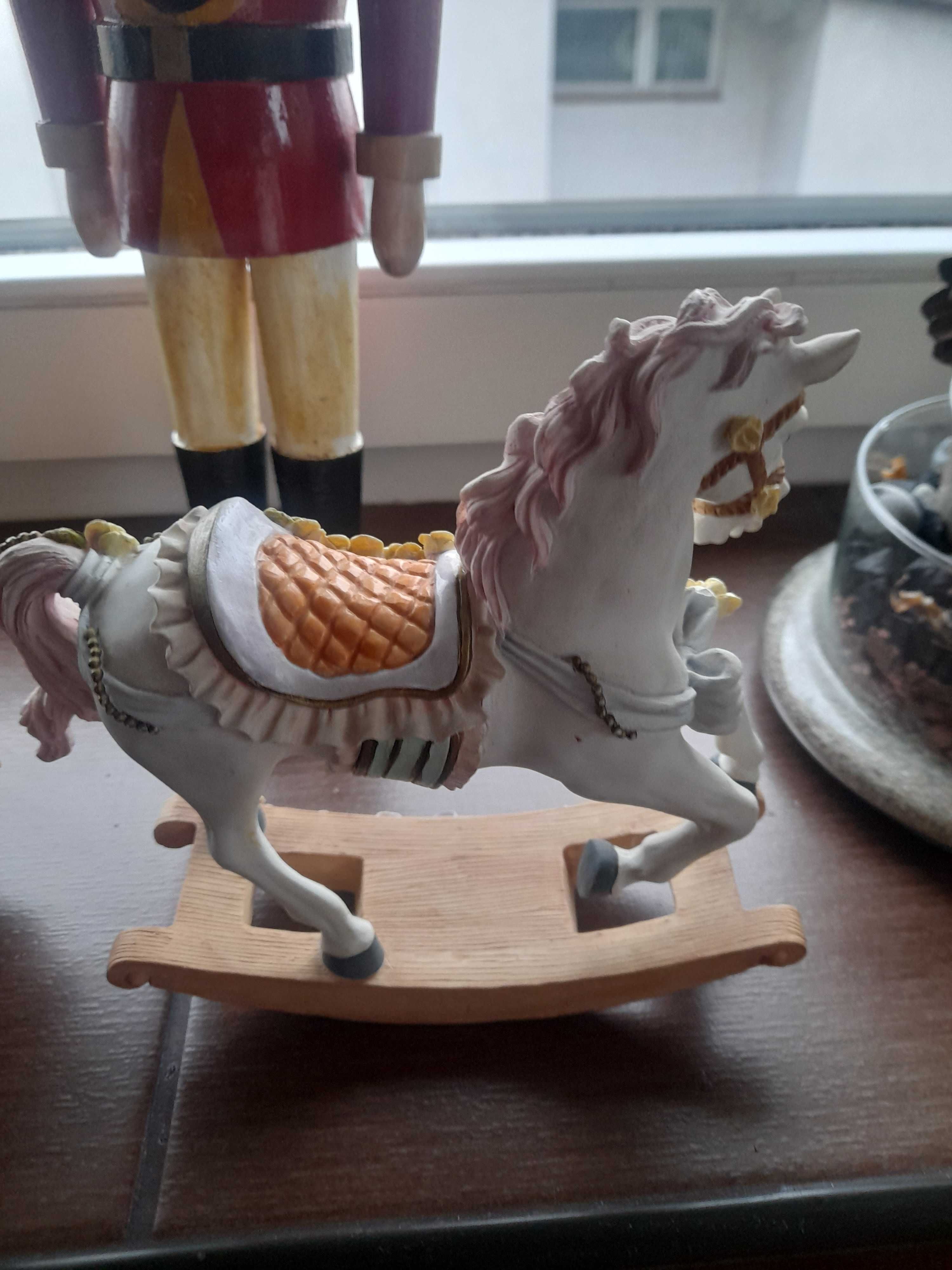 konik na biegunach 18 cm