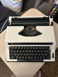 Máquina de Escrever Olivetti Olympiette Vintage – Teclado AZERTY