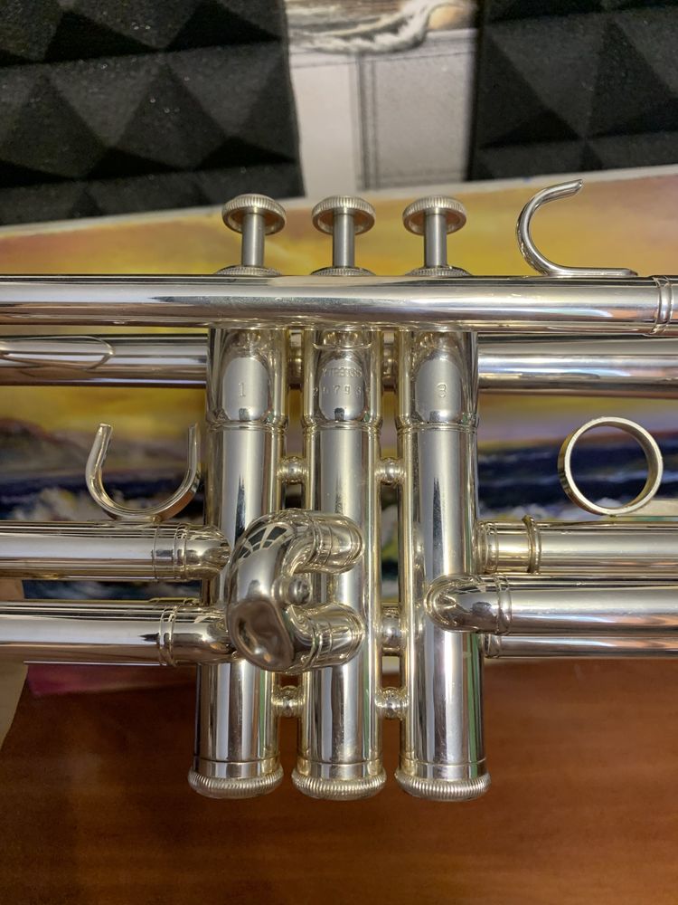 Труба YAMAHA YTR-3335S + пюпітр, сурдина та догляд