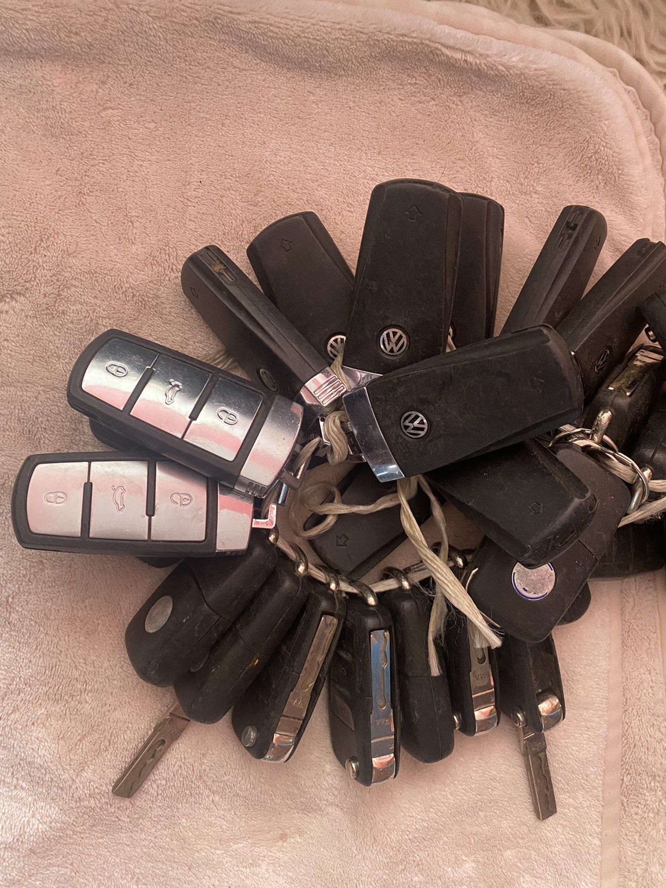 Автомобільні ключі дверні ручки замки