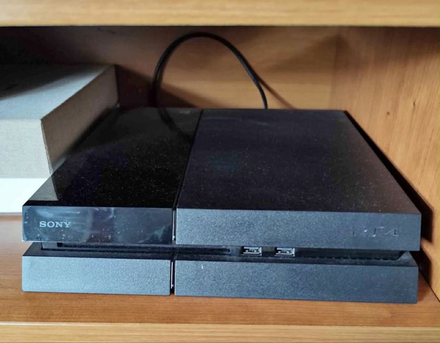 Playstation 4 semi nova