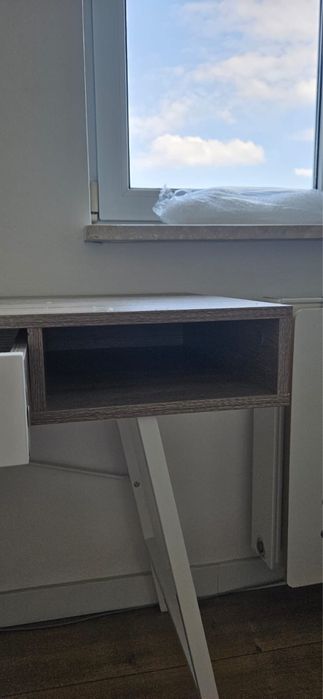 Biurko/toaletka z półkami i szufladą