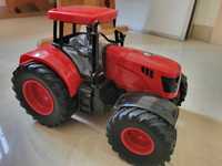 Traktor zabawka, emitujący dźwięk silnika.   Jak nowy.