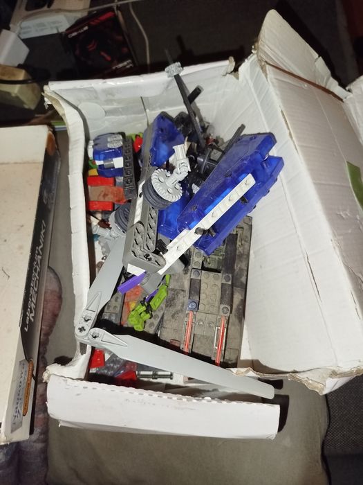 Klocki LEGO, Cobi, laboratorium mechaniki
