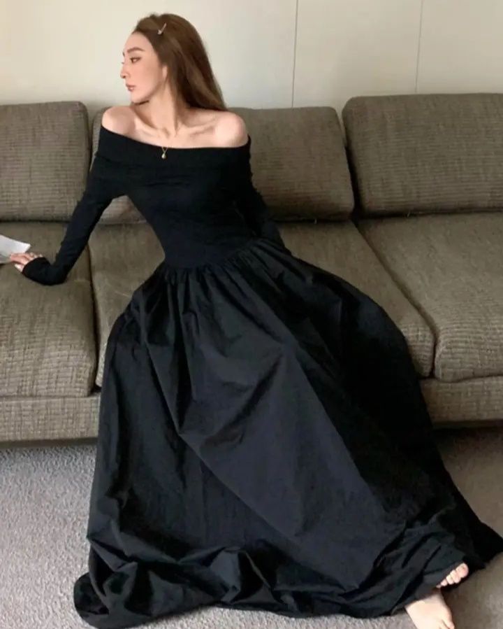 Чорне плаття, з відкритими плечима
Розтяжка плаття:
Обхват грудей:64