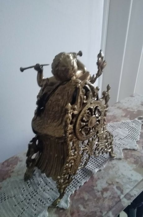 Relógio vintage em bronze,não funciona