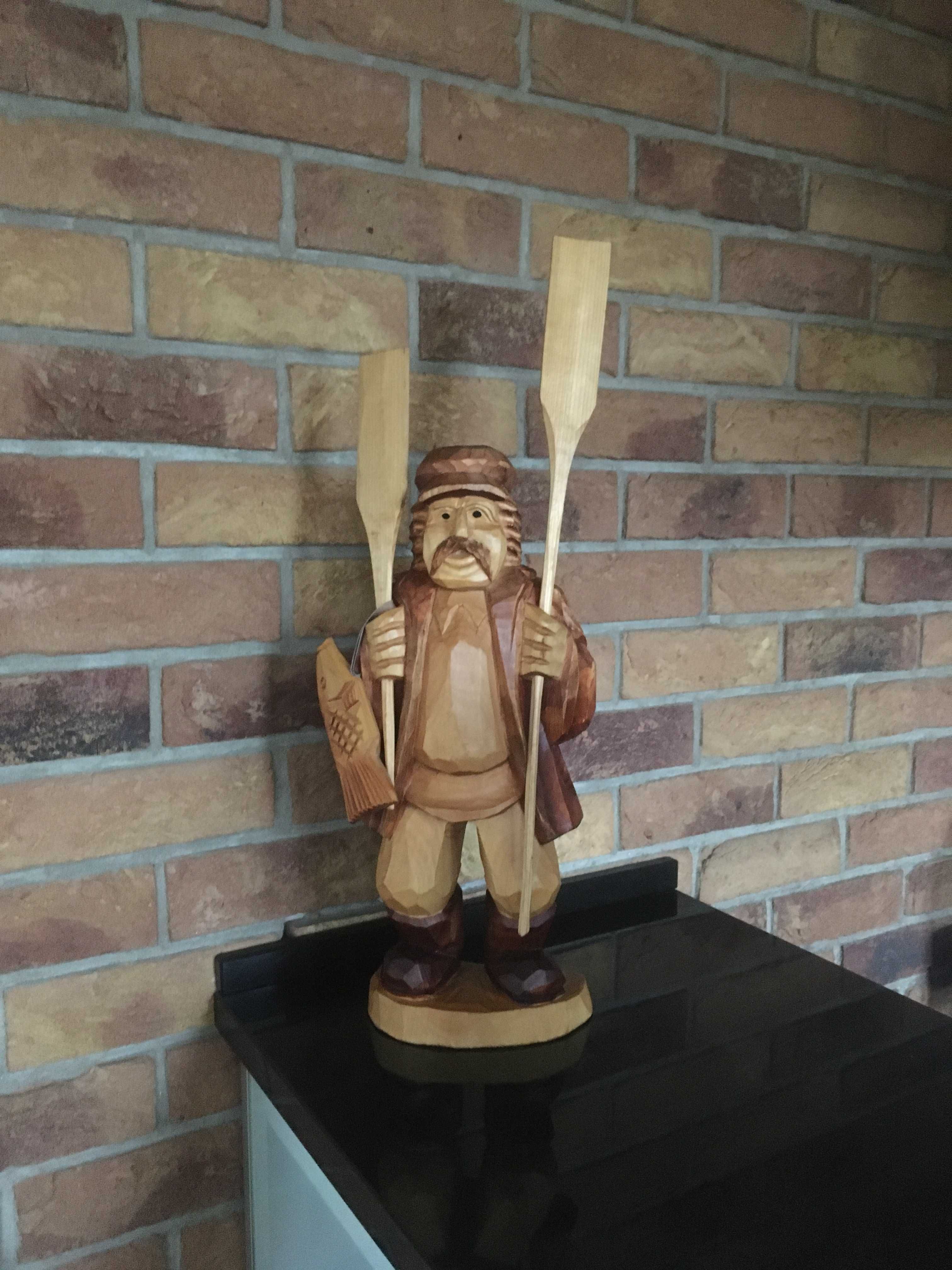 Rzeźba Rybaka, drewno - 42 cm