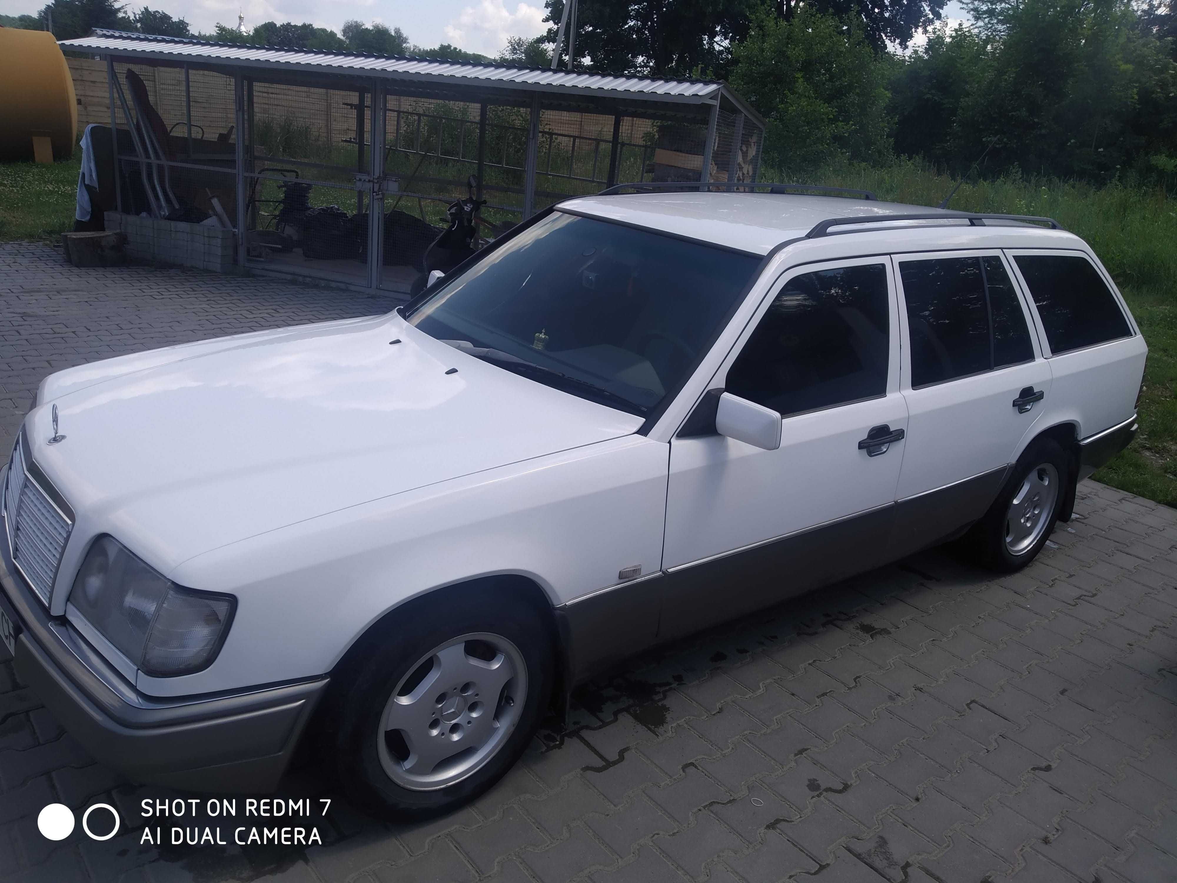 Продам терміново Mercedes-Benz E 200 1995