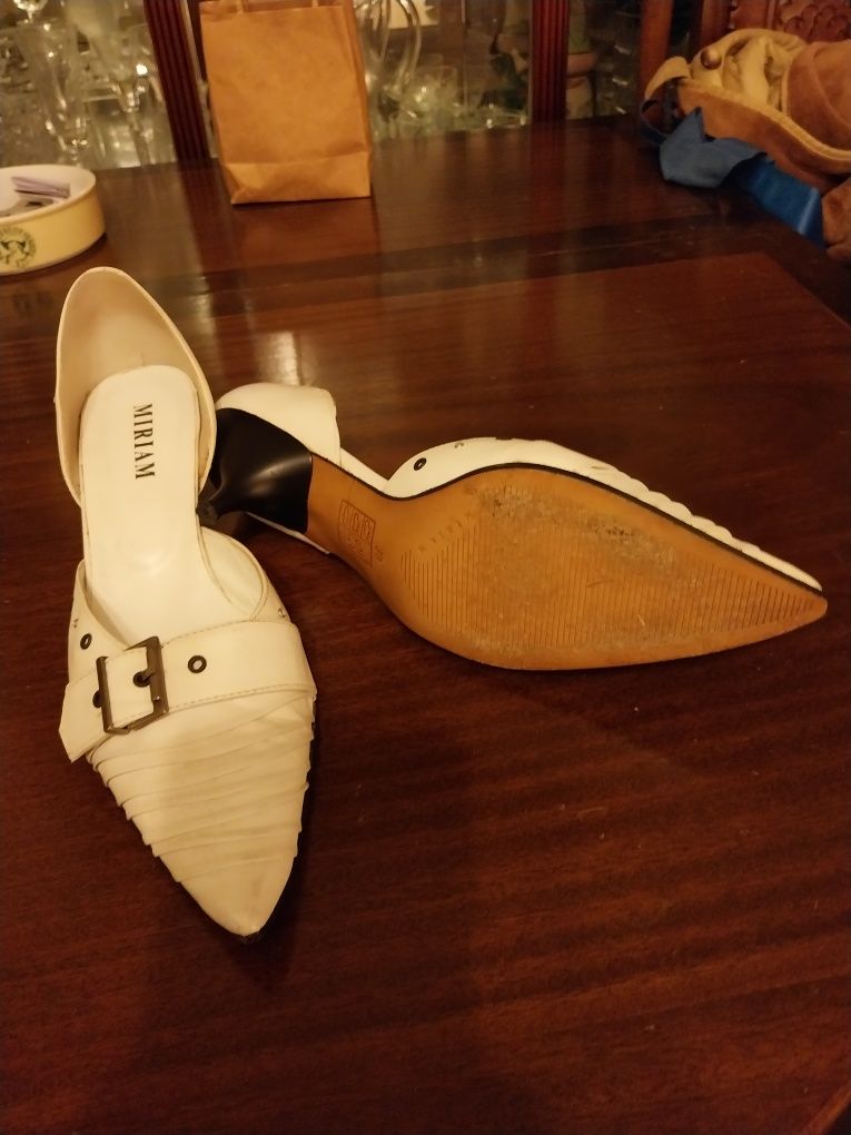 Sapatos com pouco uso nao estou a calçar saltos finos
