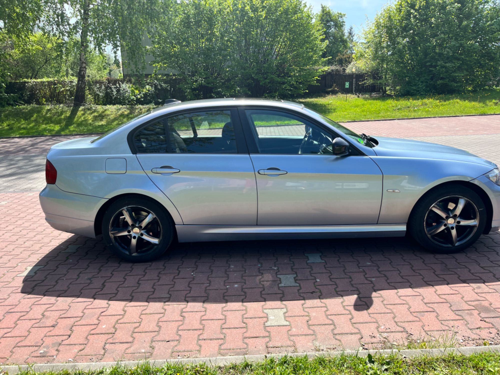 Samochód BMW 320i e90