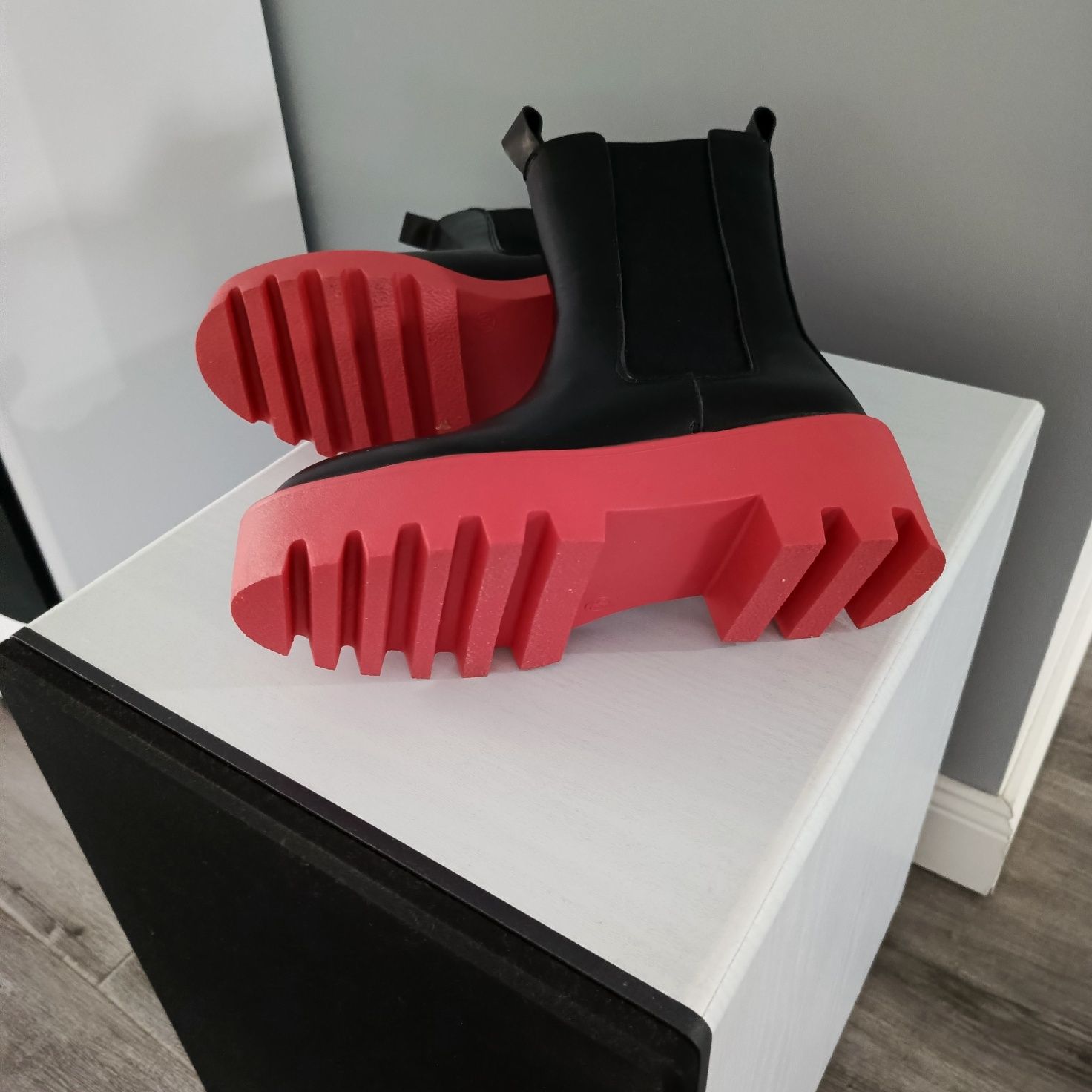 Sprzedam  nowe buty Cropp