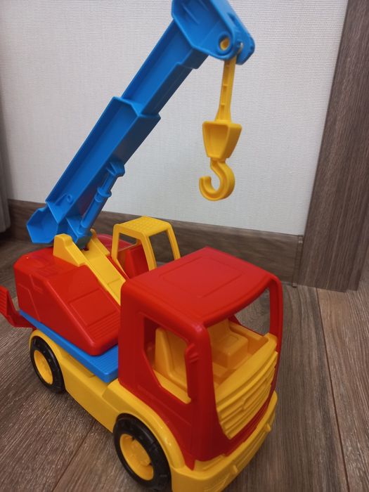 Кран. Дитяча іграшка.