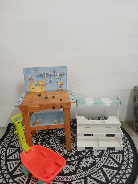 Bancada de Trabalho e Brinquedos para criança