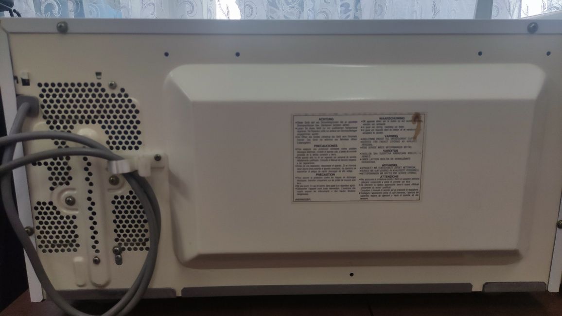 Микроволновая печь Panasonic NN-6552 на 30 л