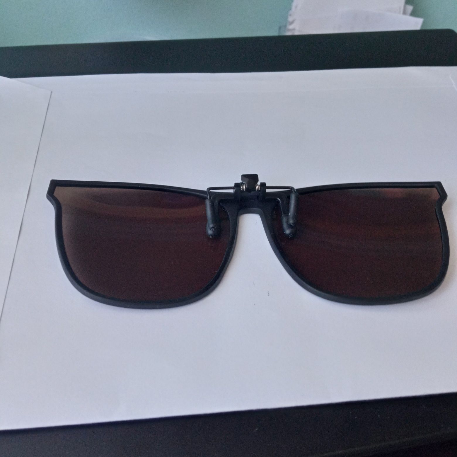 Okulary przeciwsłoneczne z klipsem