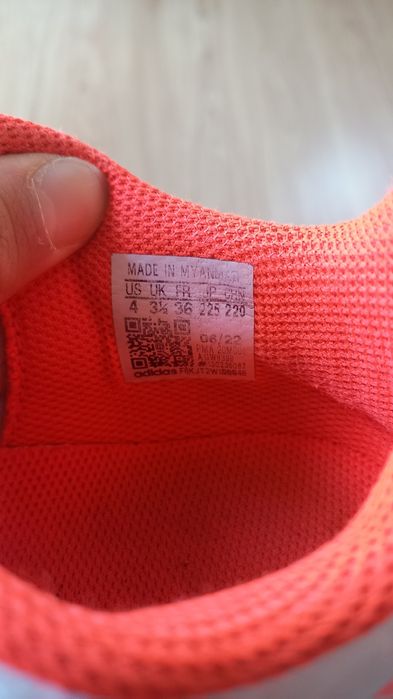 Chuteiras adidas futebol com pitons pretas, laranjas e brancas