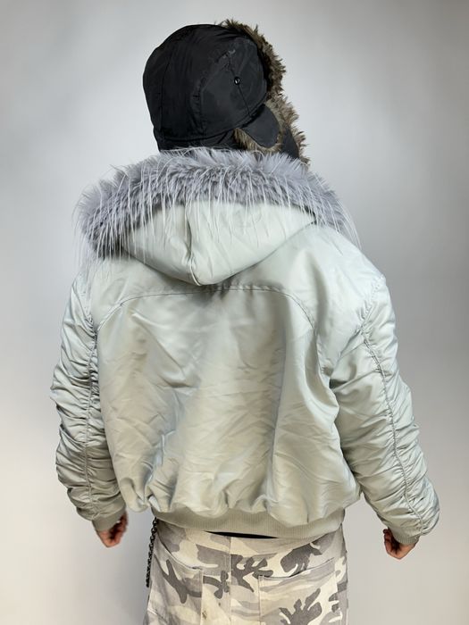 Бомбер с мехом на капишоне белый аляска куртка белая MA1 opium bomber