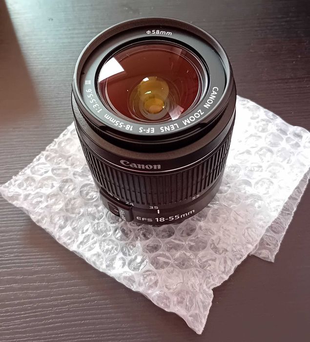 Máquina fotográfica - Canon EOS 2000D