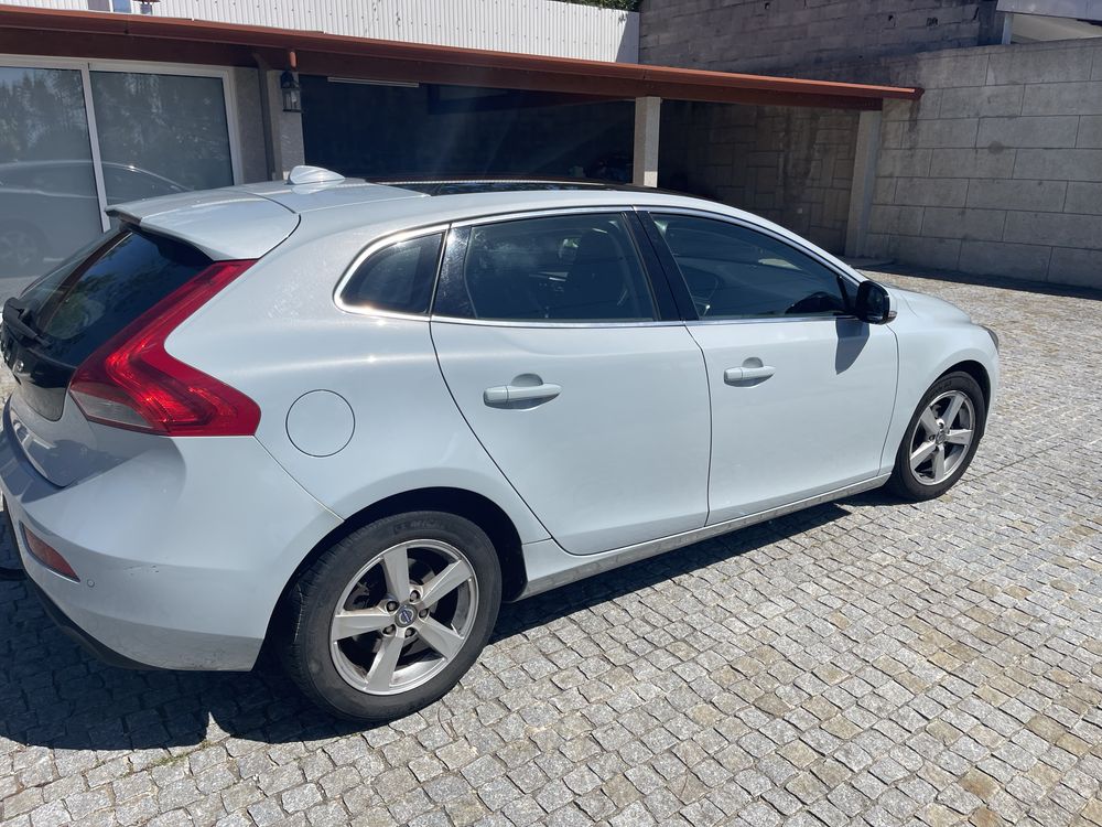 Volvo v 40 otimo