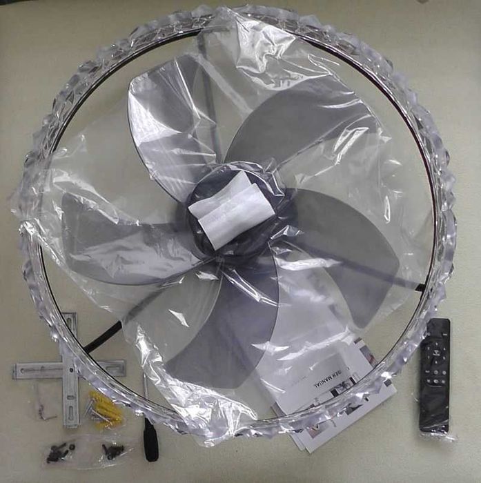 Lampa LED z wentylatorem czarna pilot aplikacja