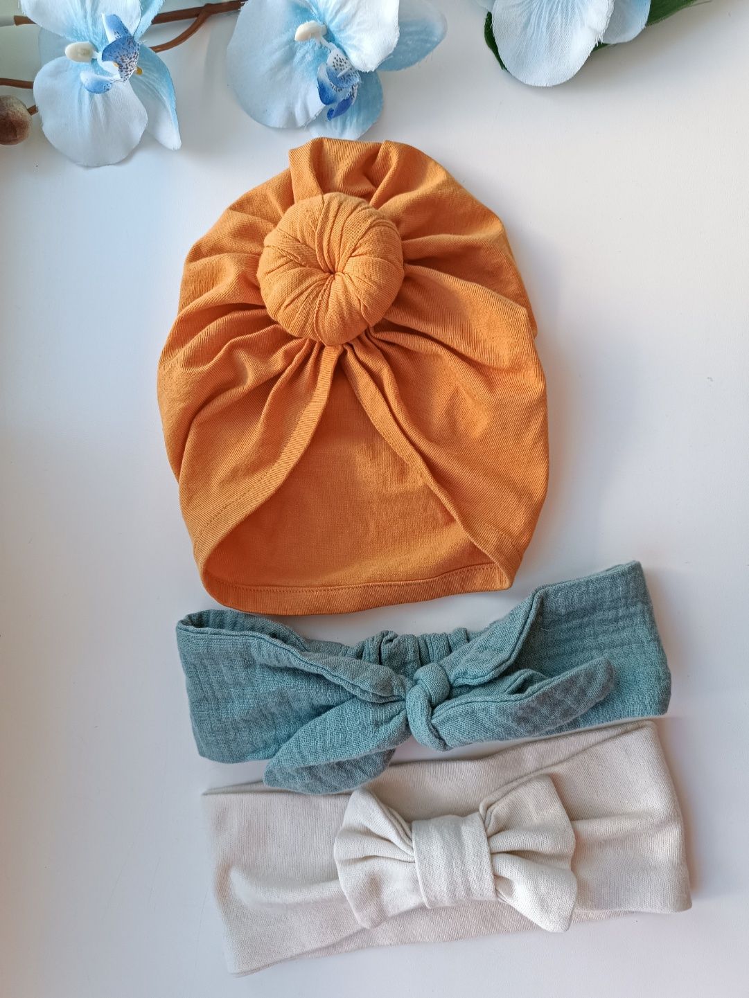 Чепчик в'язані ручної роботи для новонароджених шапочка зав'язки бавов