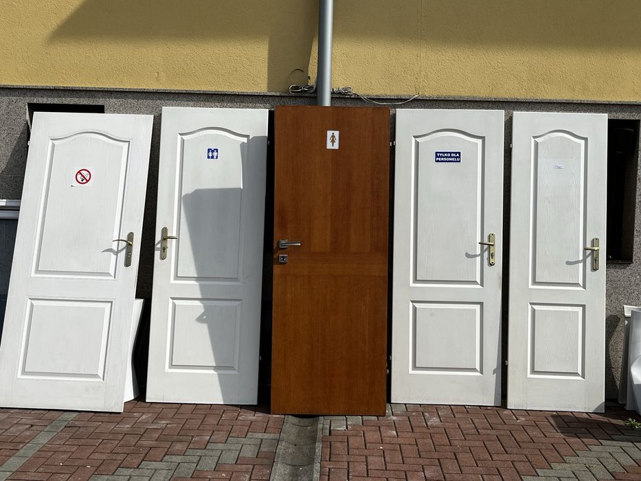 skrzydła drzwi  80 70  i 60 prawe i lewe z klamką i zamkiem