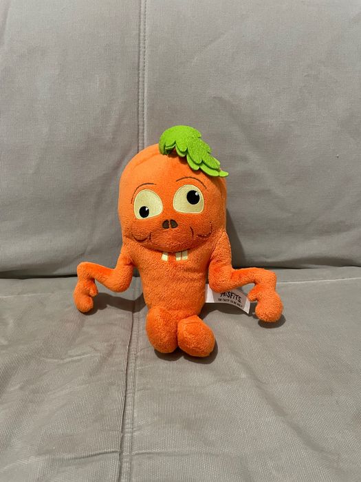 Мʼякі іграшки: медвідь, заєць, морква, чортик, звірі, овочі