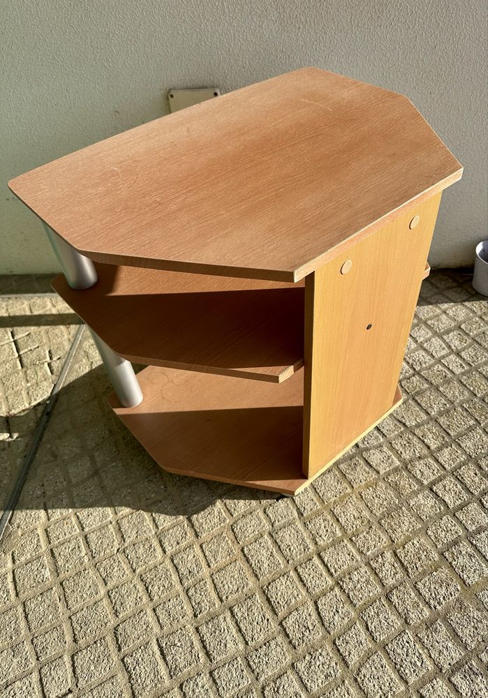 Mesa de apoio TV/computador com rodas