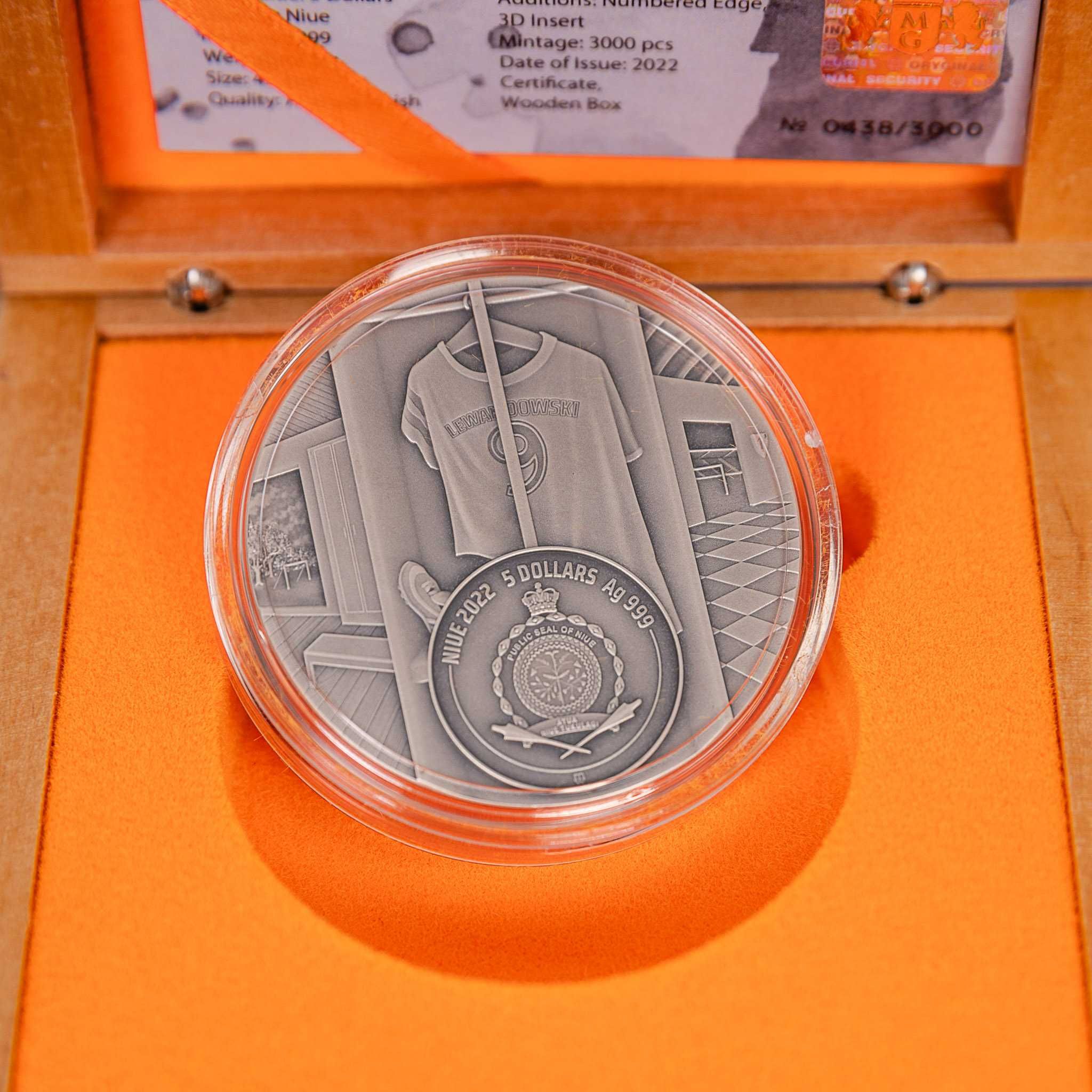 Robert Lewandowski - 2 srebrne monety 2oz: I Talent i II Zwycięzca.