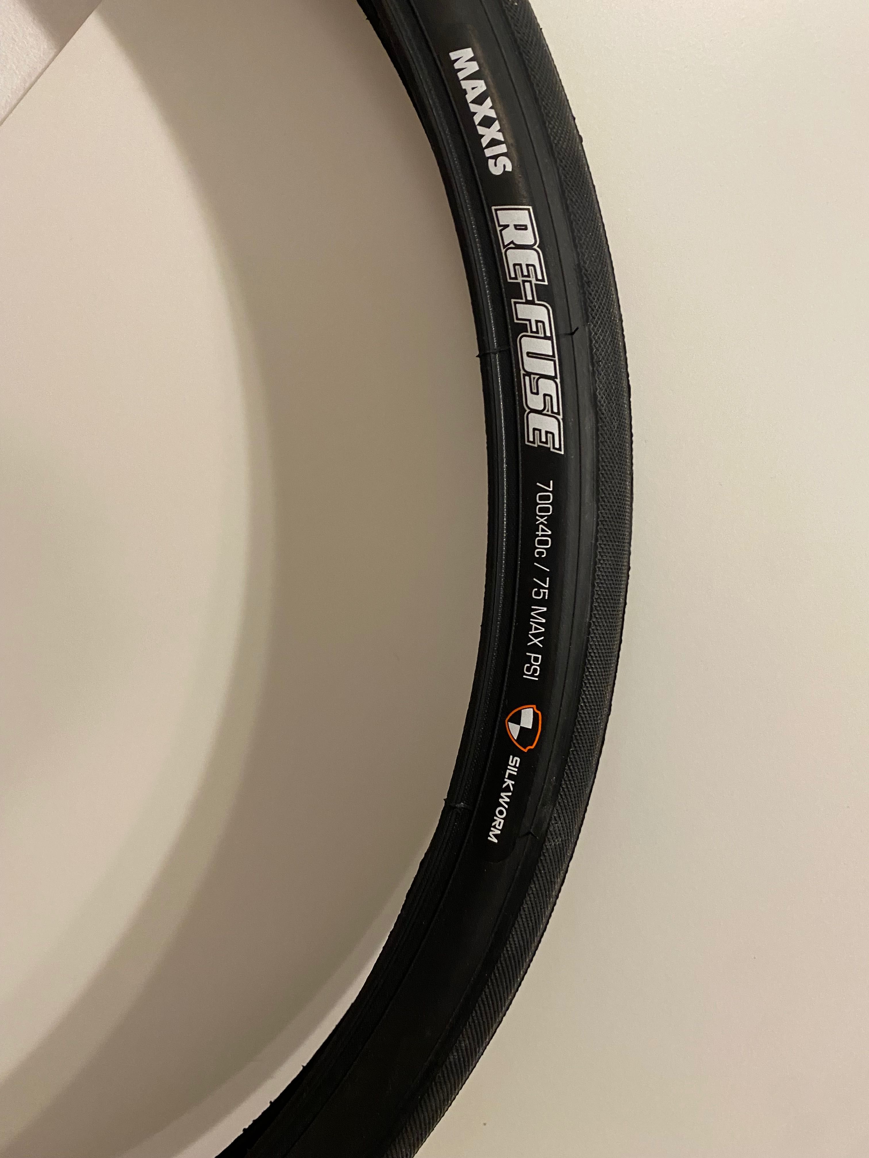 Nowe opony MAXXIS Re-Fuse (2szt)