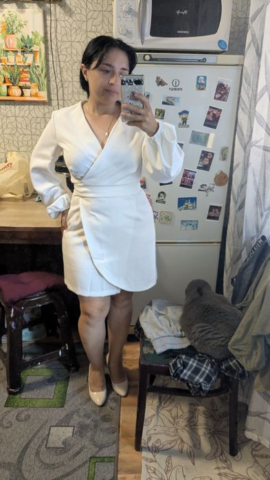 Сукня молочно-білого кольру