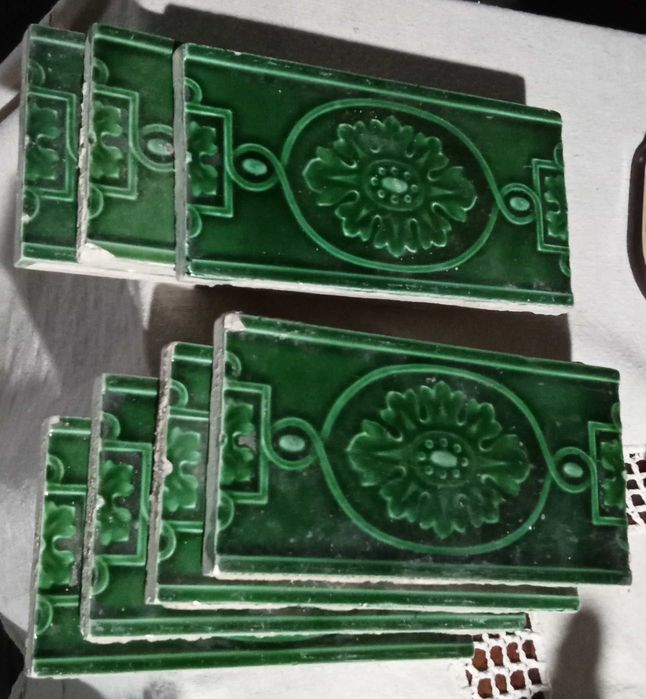 Azulejo(7) Art Nouv manuf Antigo sup inicio secXX. Dim.15,7x7,8 x1,2cm