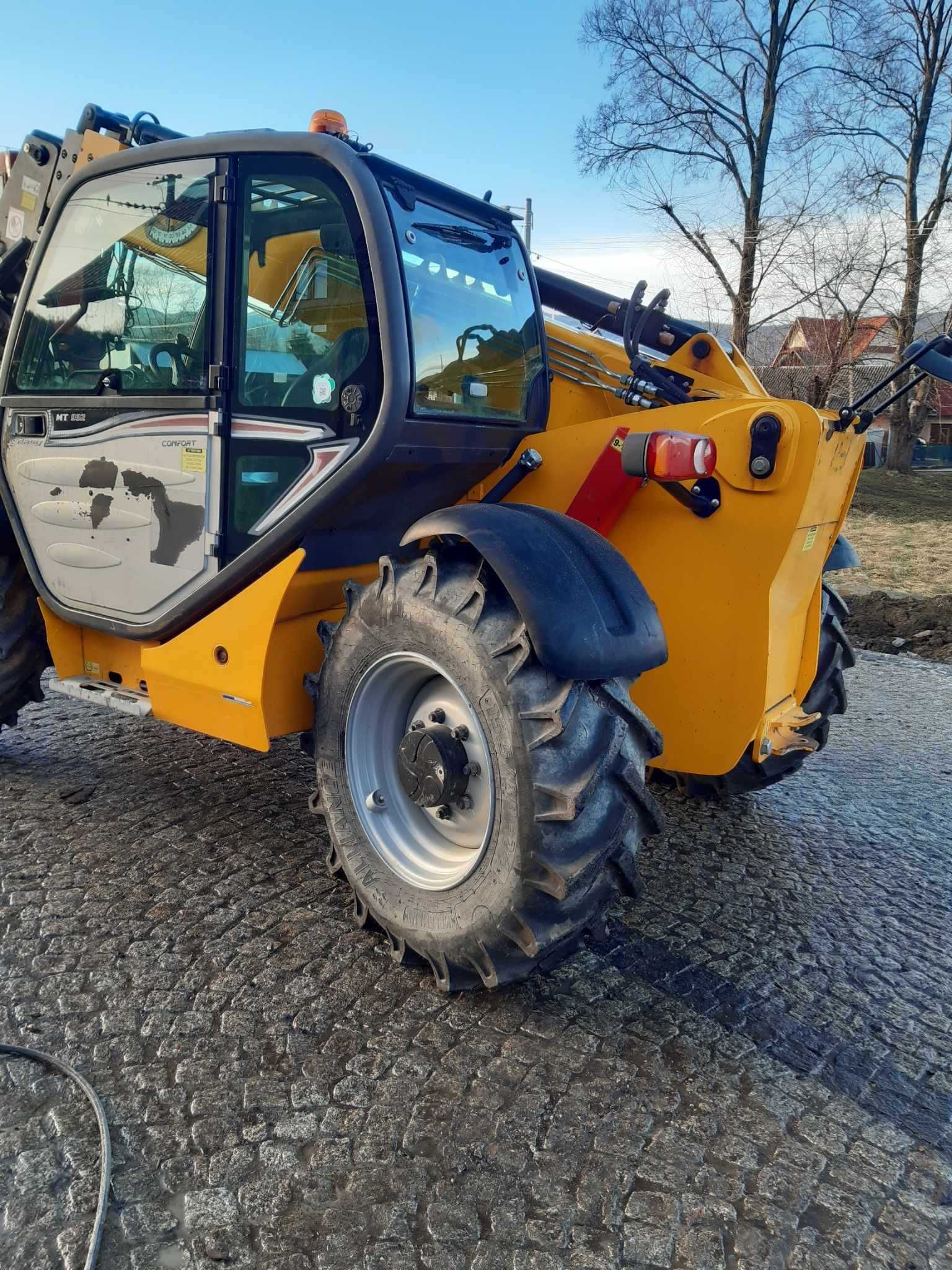 Ładowarka teleskopowa Manitou MT932