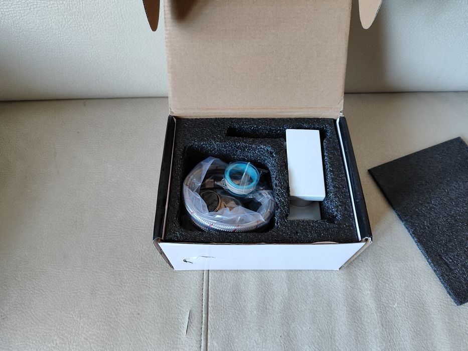 Świecąca bateria biala mosiądz