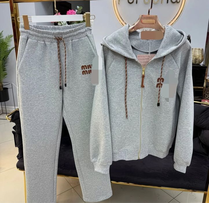 Спортивний жіночий костюм miu miu