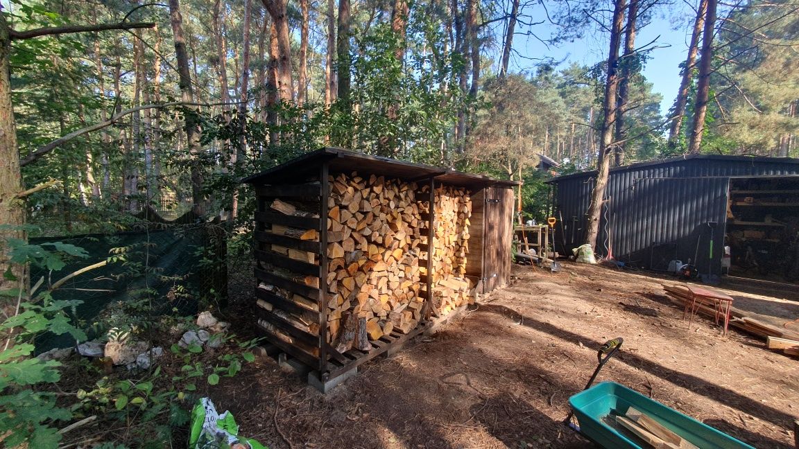 Drewutnia z domkiem narzędziowym na 7mp drewna