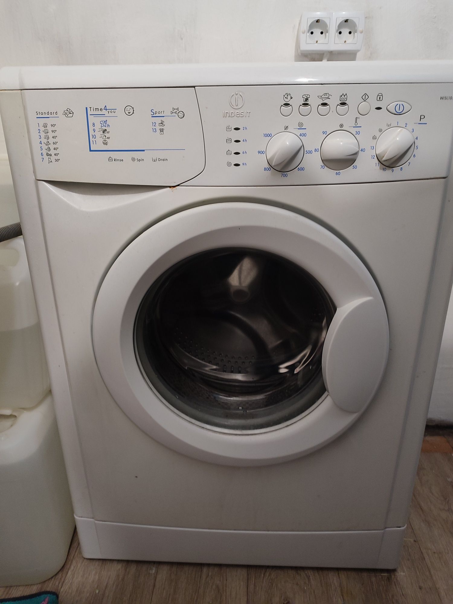 Продам стиральную машину indesit 4.5 кг