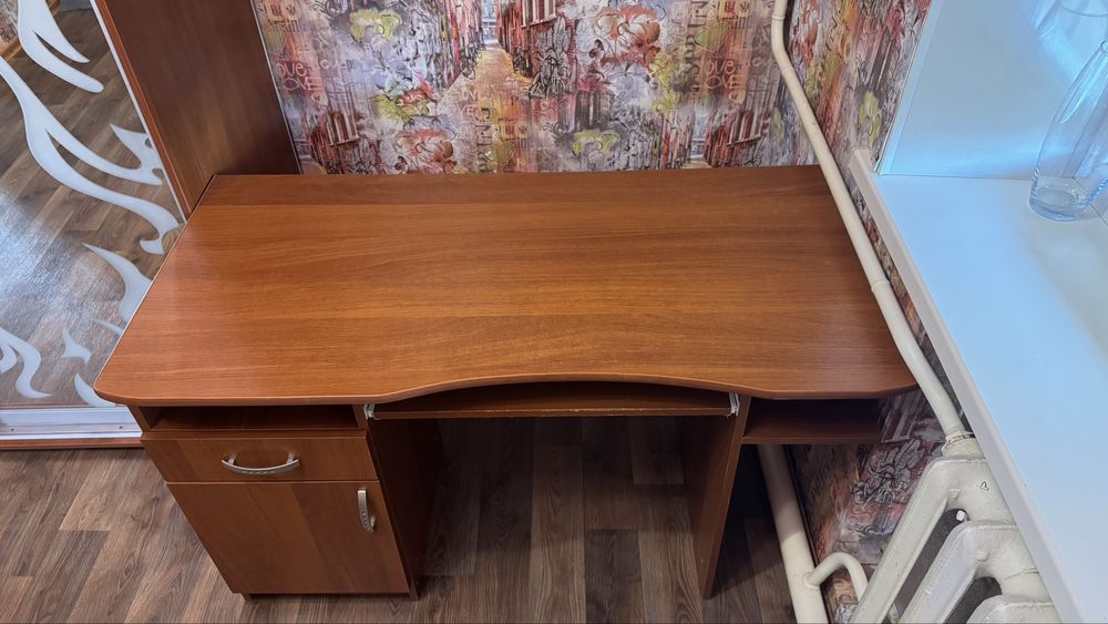 Шкільний стіл та стілець