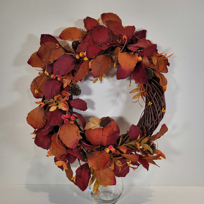 Wianek jesienny na drzwi. Rękodzieło.