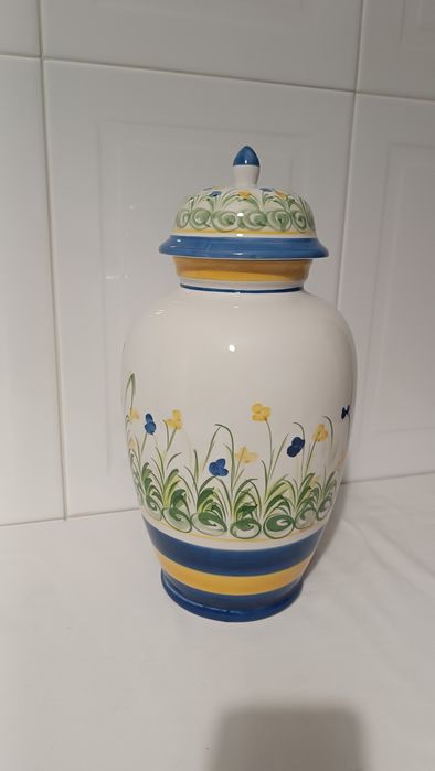 Pote grande Porcelana. Faria e Bento. Pintado a mão .