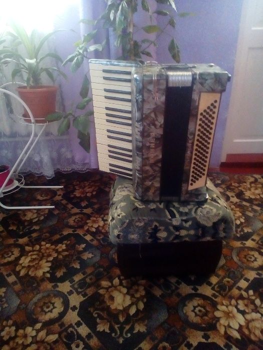 Продам аккордеон Hohner tango 2F