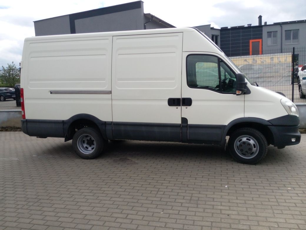 Iveco DAILY 35C13 blaszak 2,3 130 DMC 3,5 plus  3,5 hak