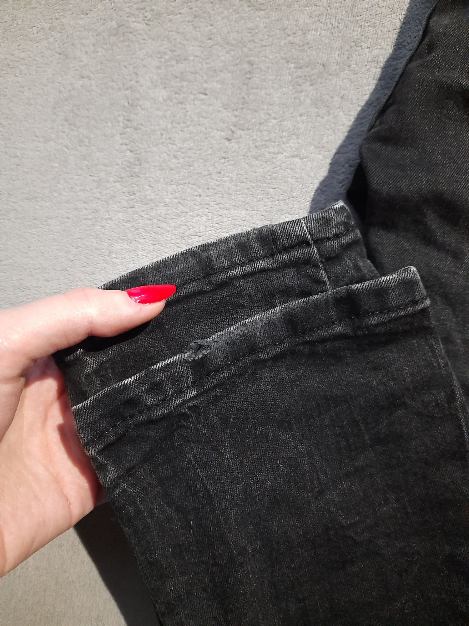Czarne spodnie jeansowe męskie z dziurami skinny House