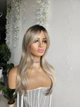 Długa peruka Lea chłodny szampański blond 3d naturalna gęstość