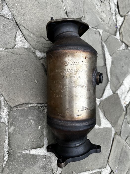 Катализатор Аudi A4B9 2017