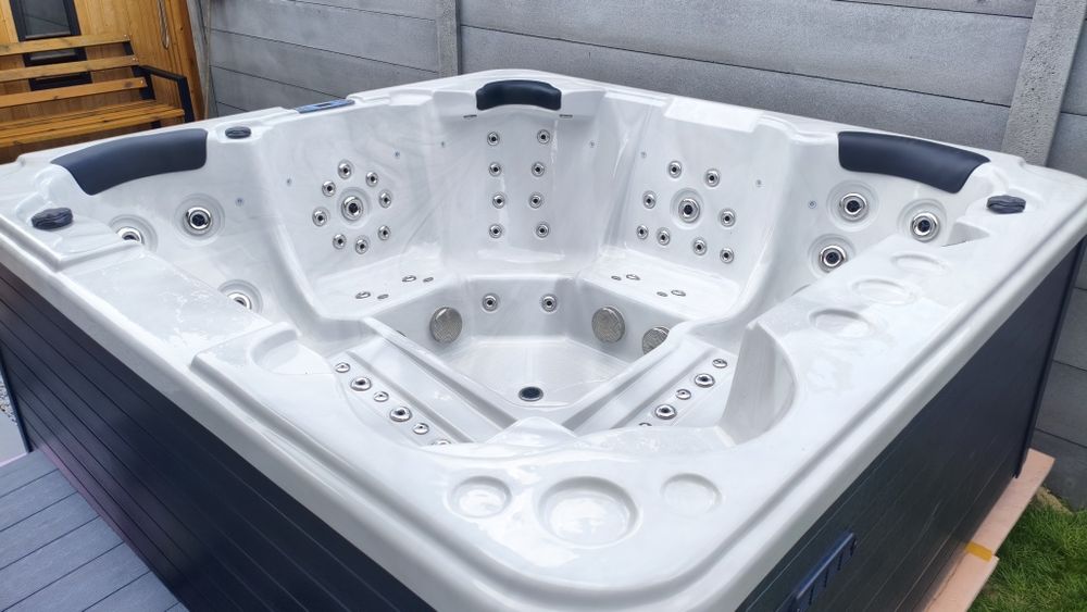 Ekskluzywne Jacuzzi 5 osobowe, Balboa WIFI, 94 dysze
