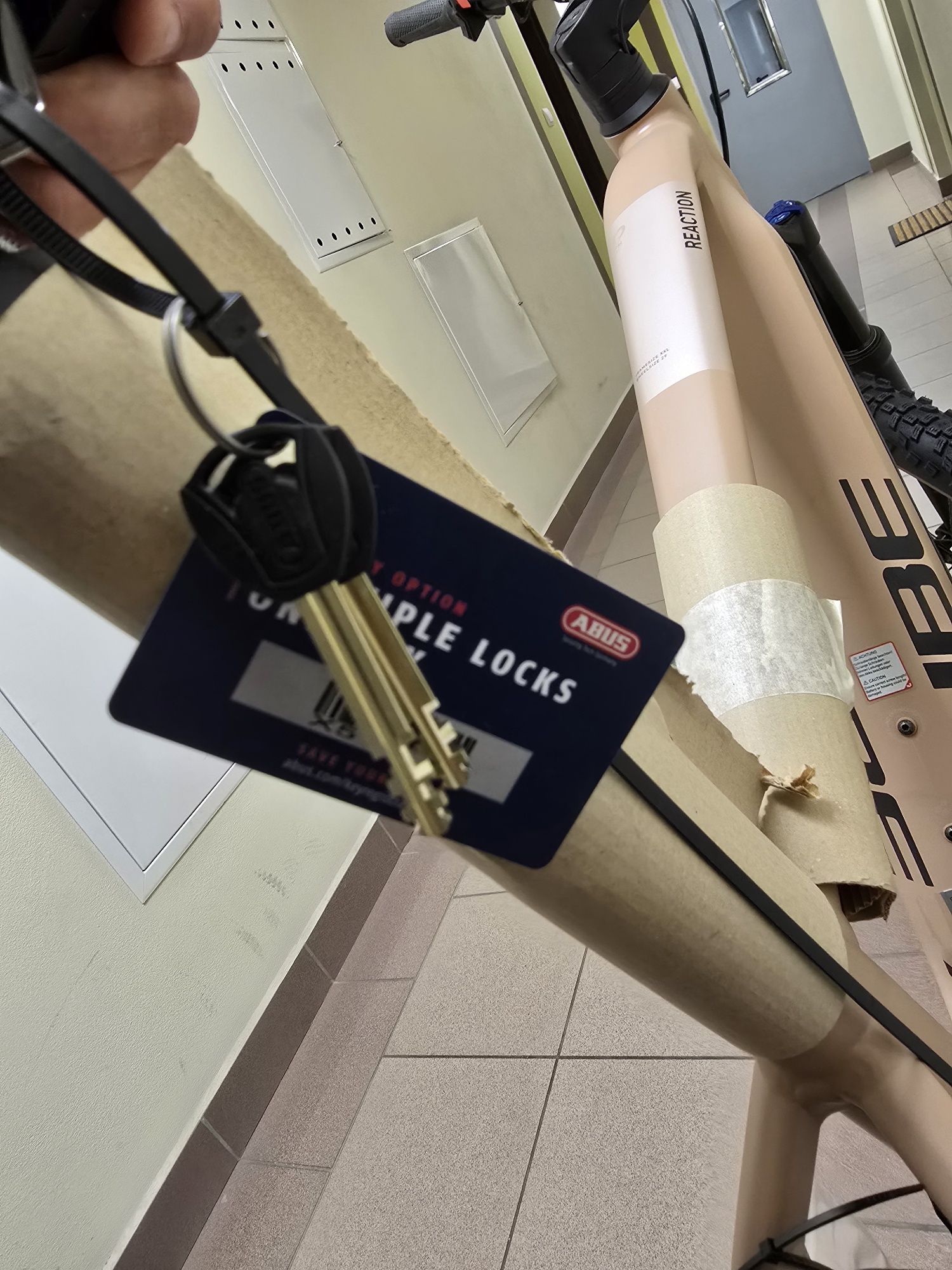 Rower elektryczny Cube Reaction Hybrid Pro 625 W r.Xxl