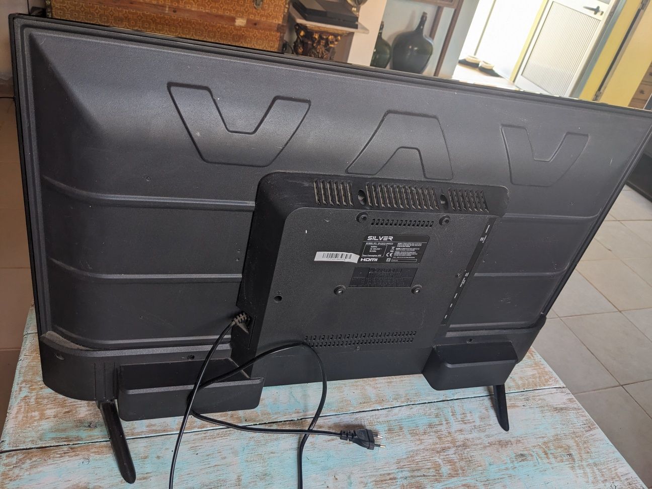 Televisão silver LED HD 32"